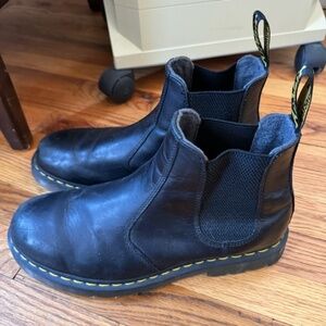 Dr Martens 2976 Slip Resistant Leather Chelsea Boots